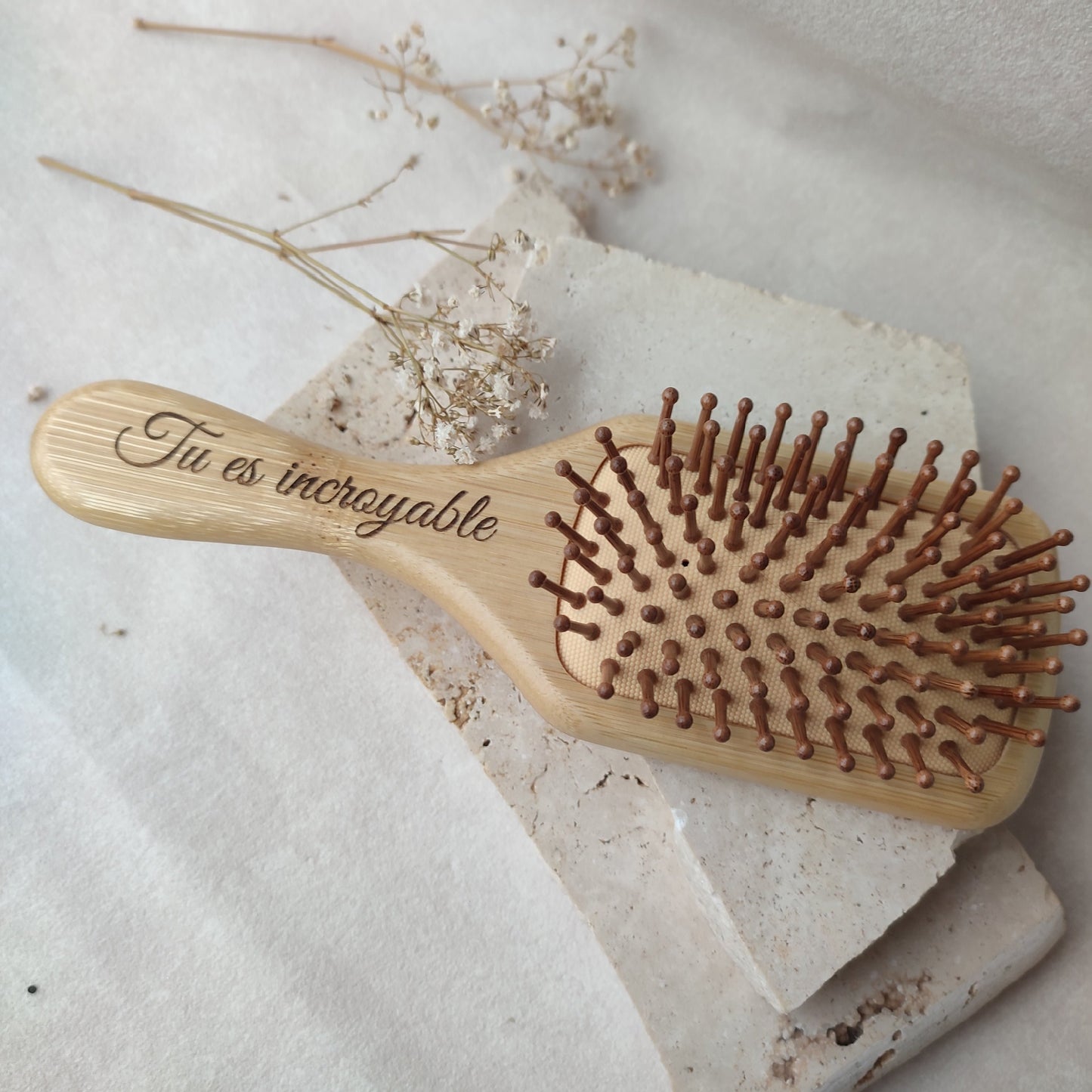 Brosse forme ovale en bambou à graver