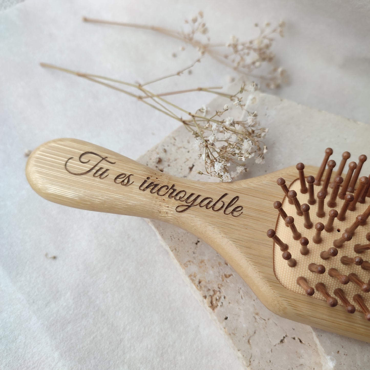 Brosse forme ovale en bambou à graver