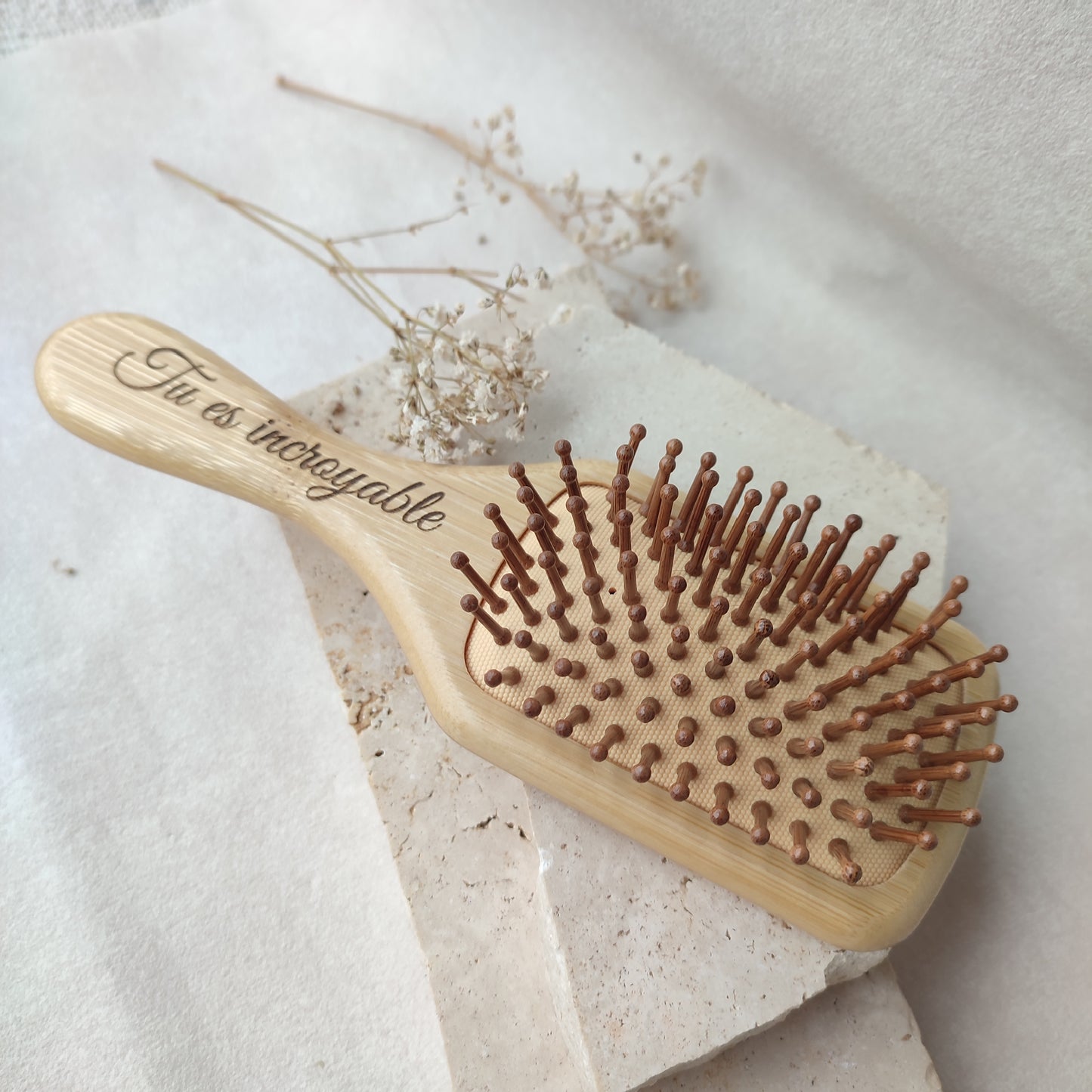 Brosse forme ovale en bambou à graver