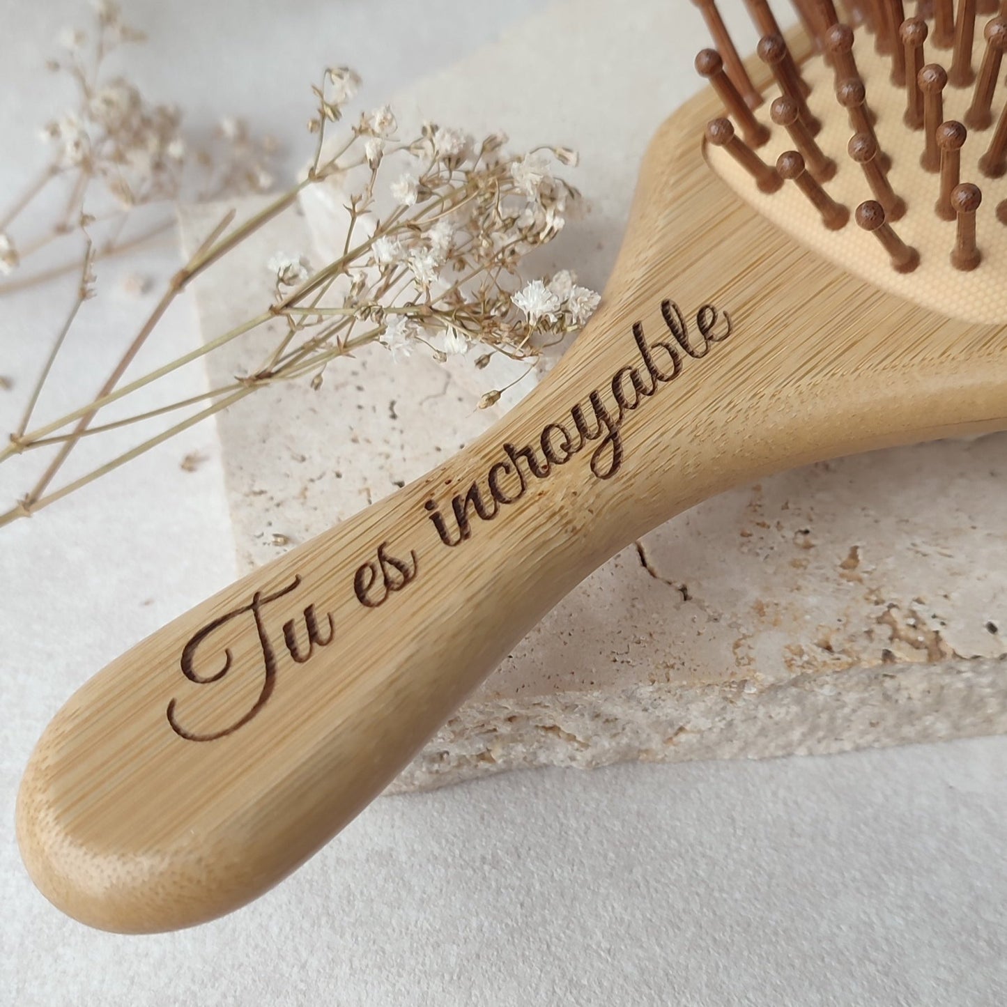 Brosse forme ovale en bambou à graver