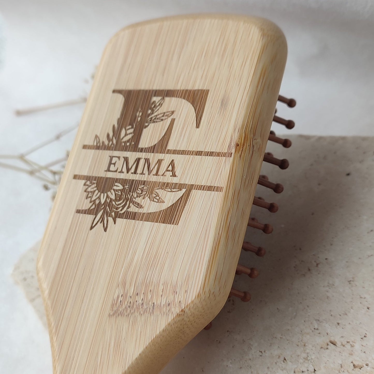 Brosse forme ovale en bambou à graver