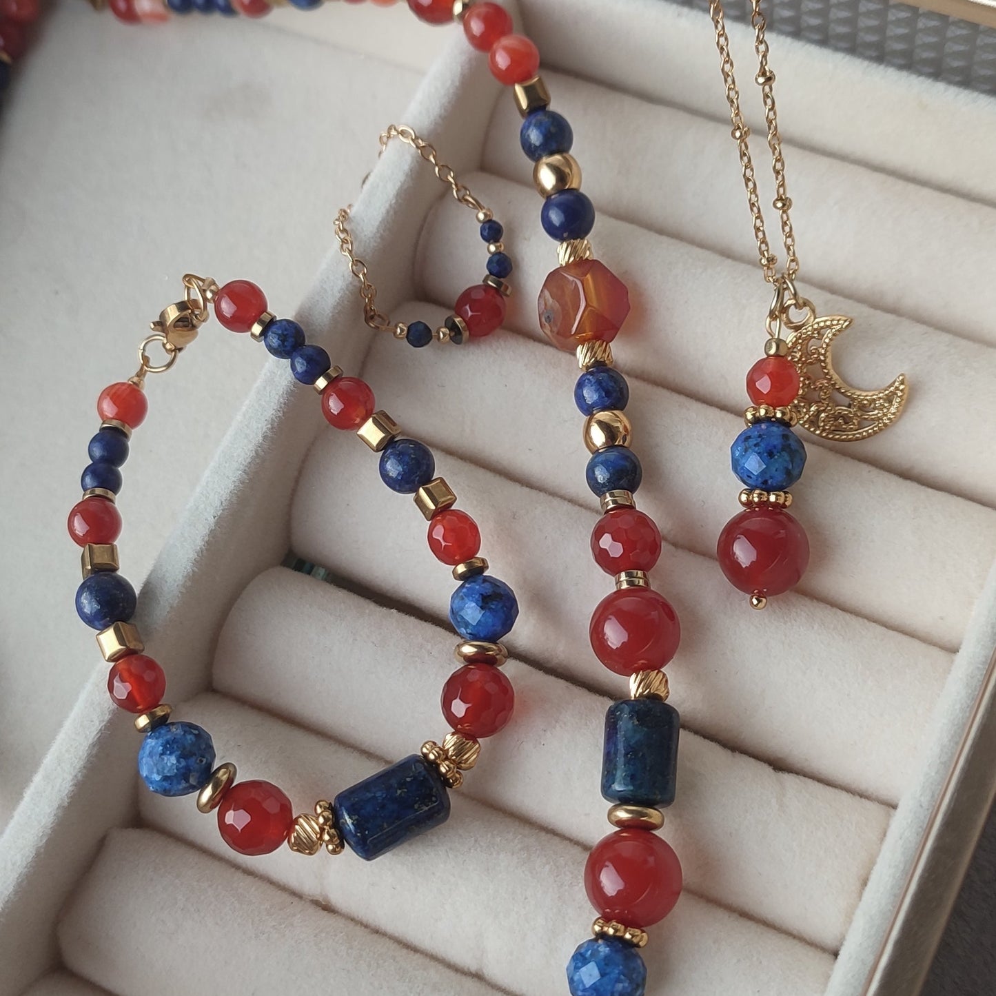 Collier Moon ; création