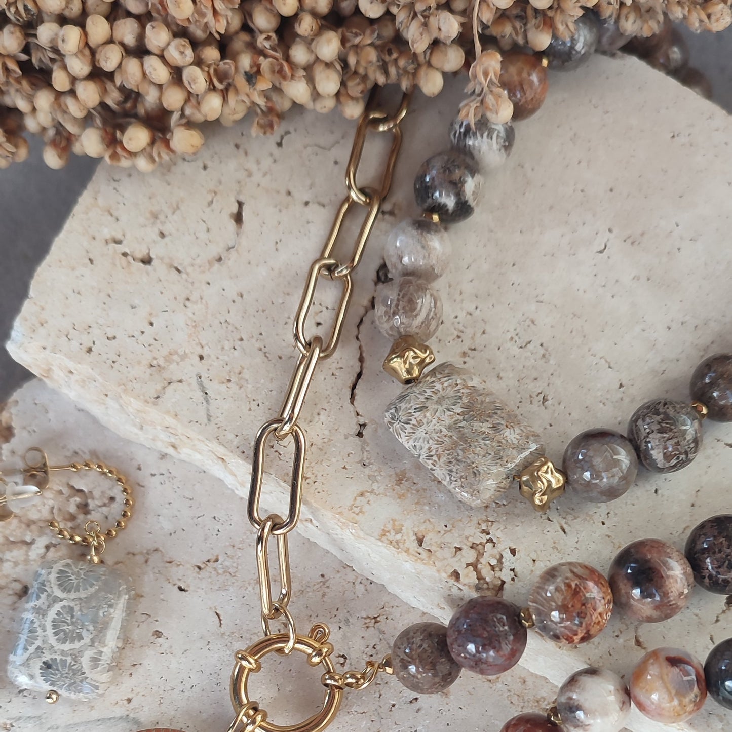 Collier Anne ; Création