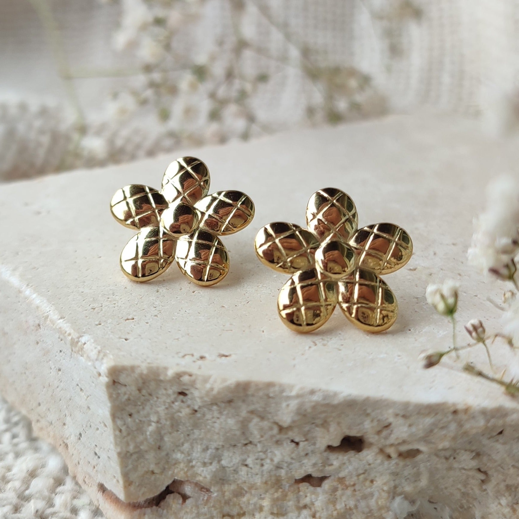 puce d'oreilles acier fleur