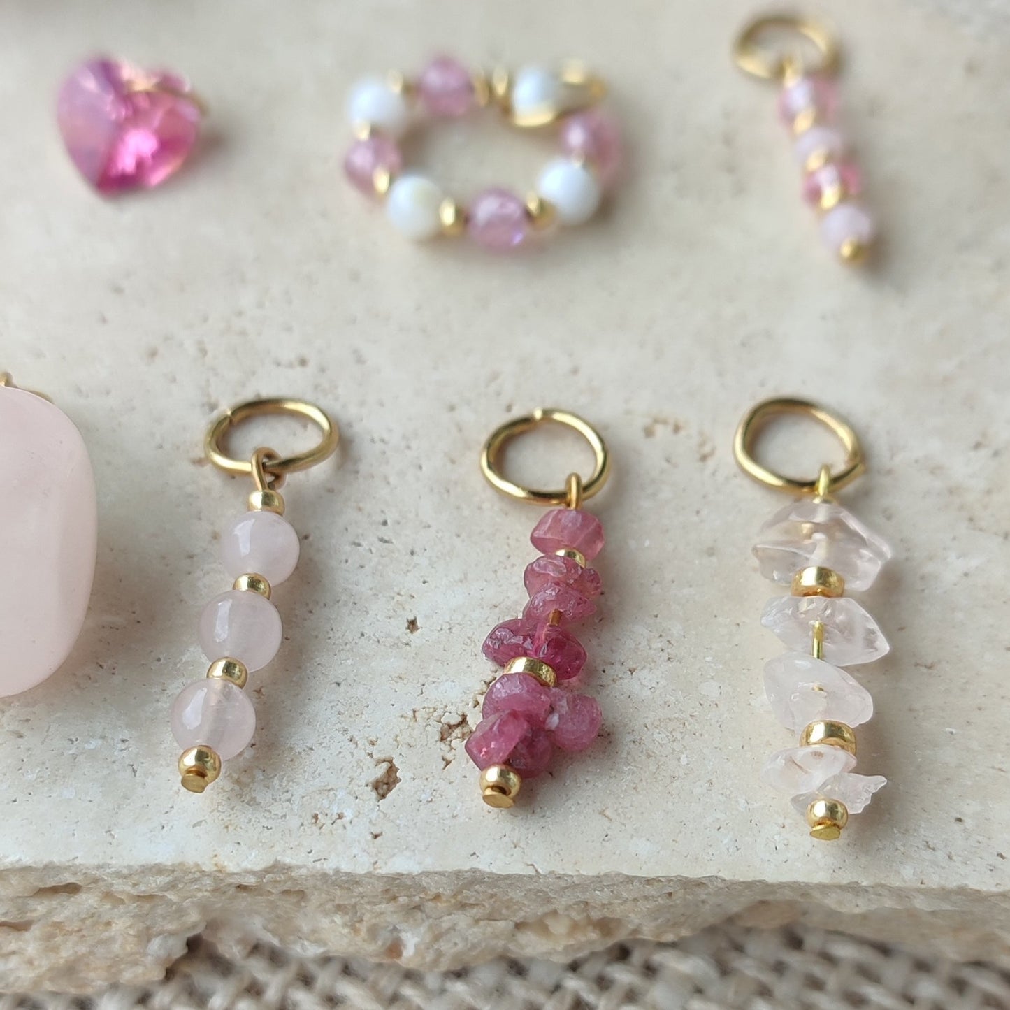 Nos charms , tons roses / création