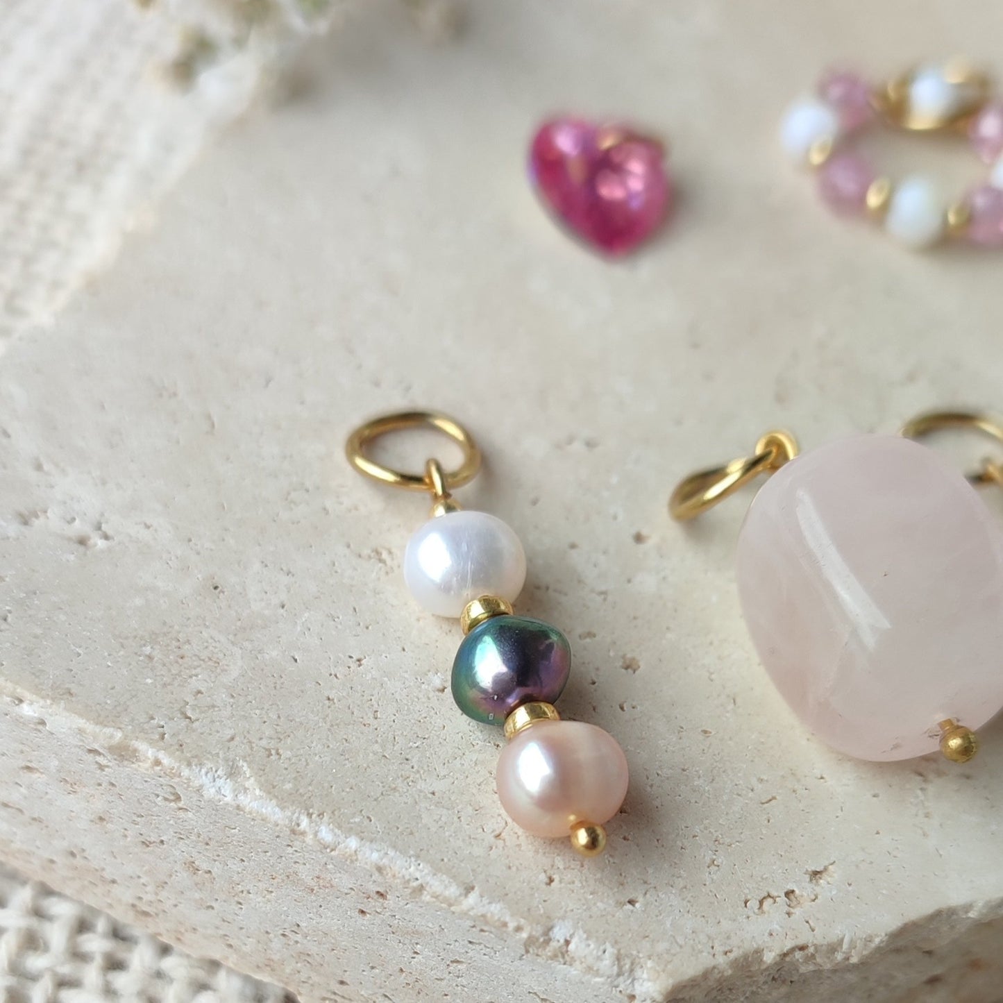 Nos charms , tons roses / création