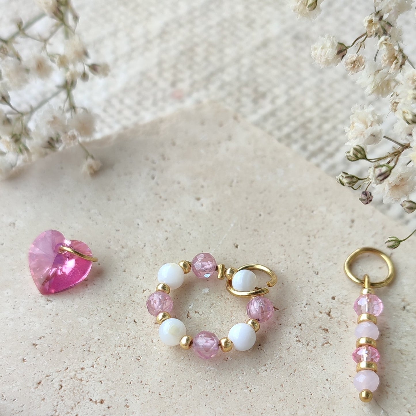 Nos charms , tons roses / création