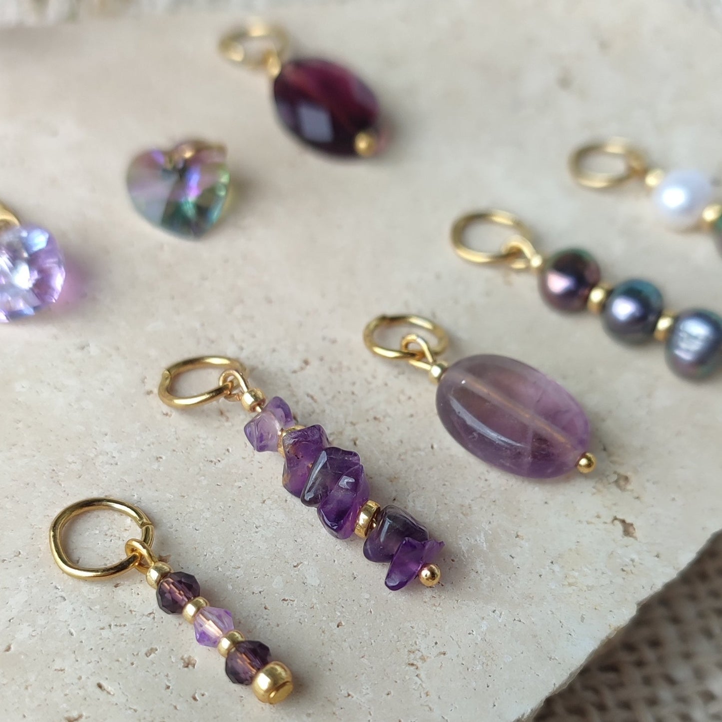 Nos charms , tons violets / création