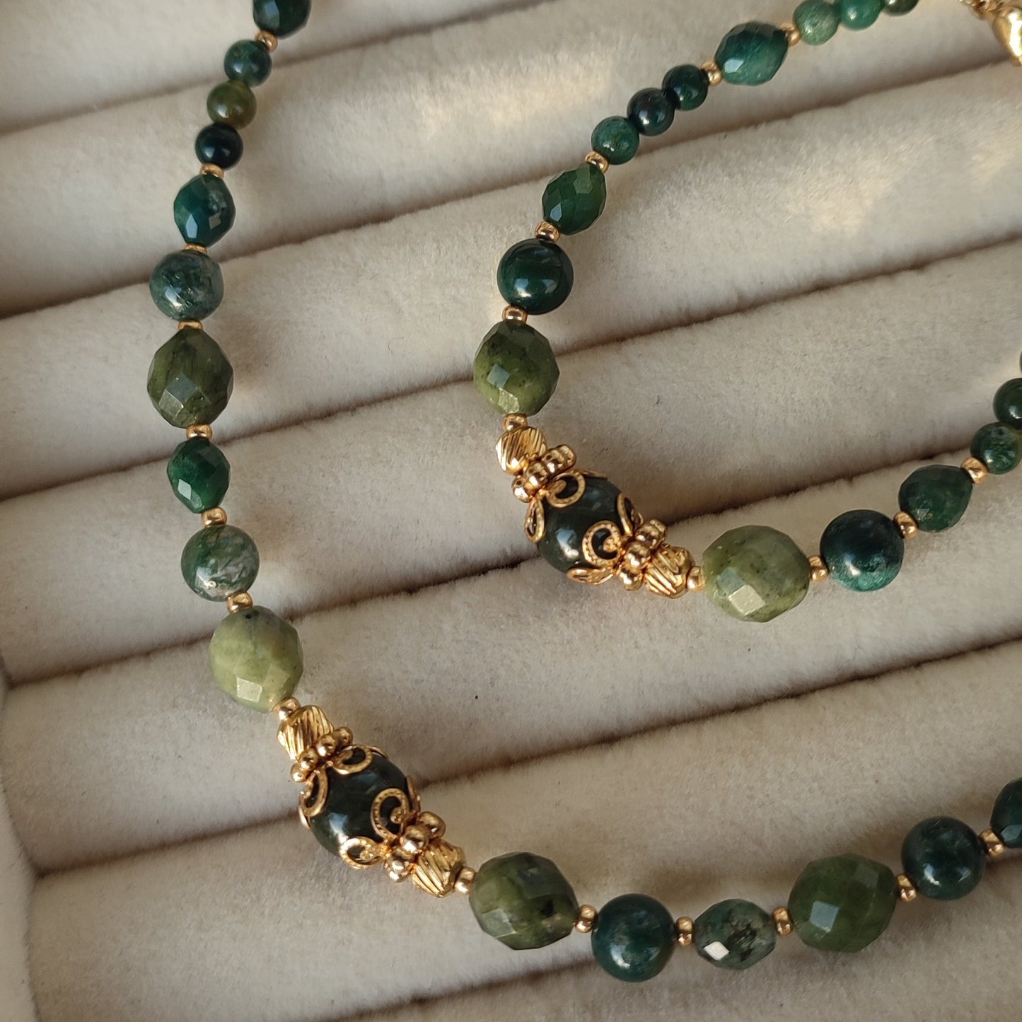 Collier Jade ; Création