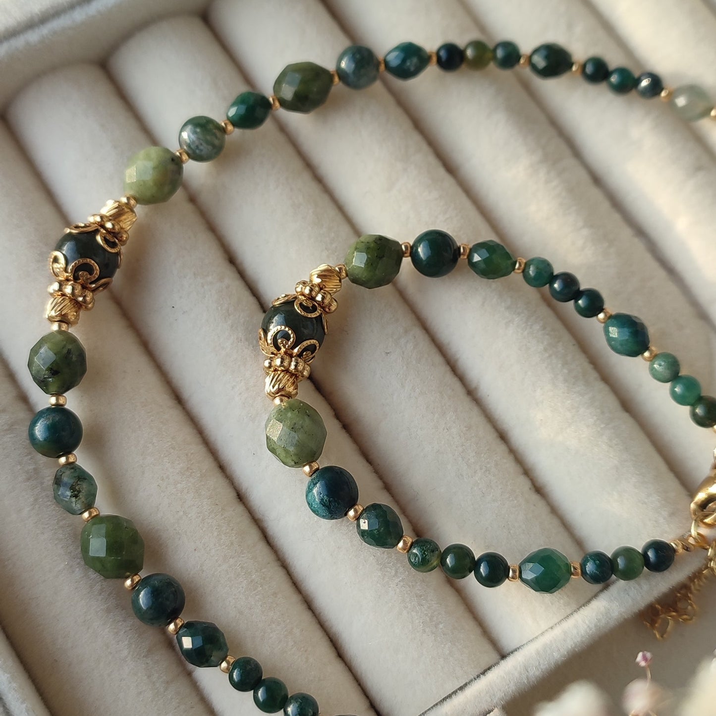 Collier Jade ; Création