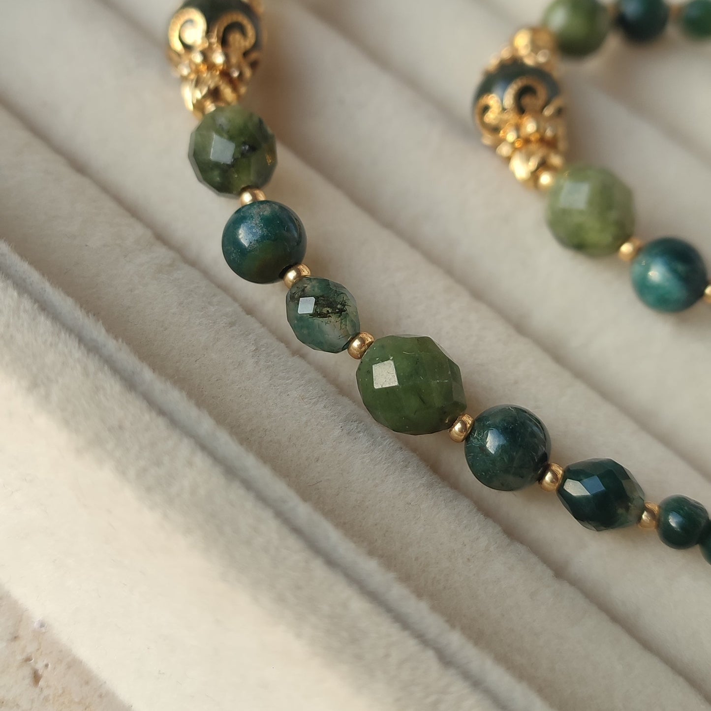 Collier Jade ; Création
