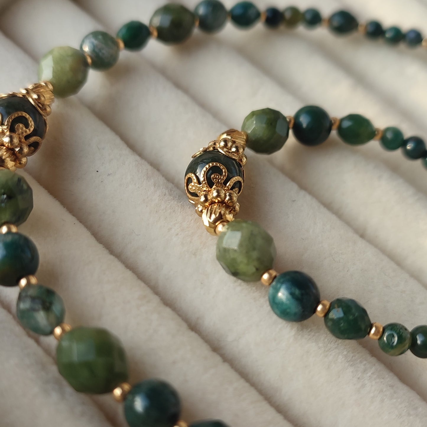 Collier Jade ; Création