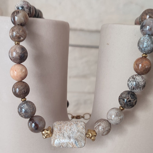 Collier Anne ; Création