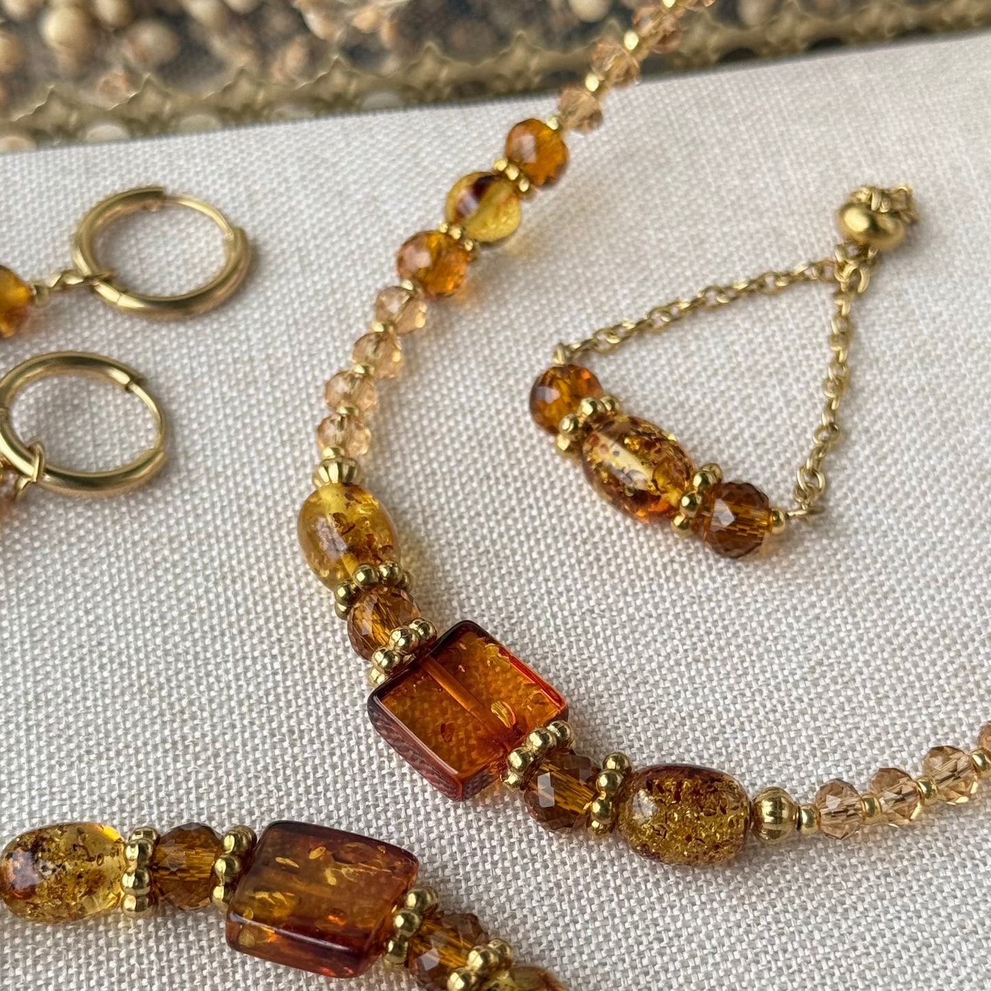 Collier Ambrine ; création