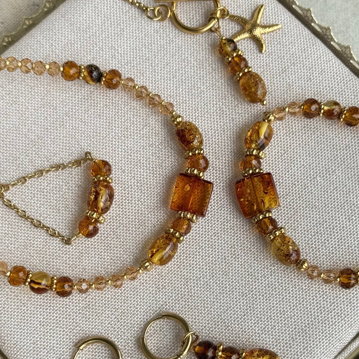 Collier Ambrine ; création