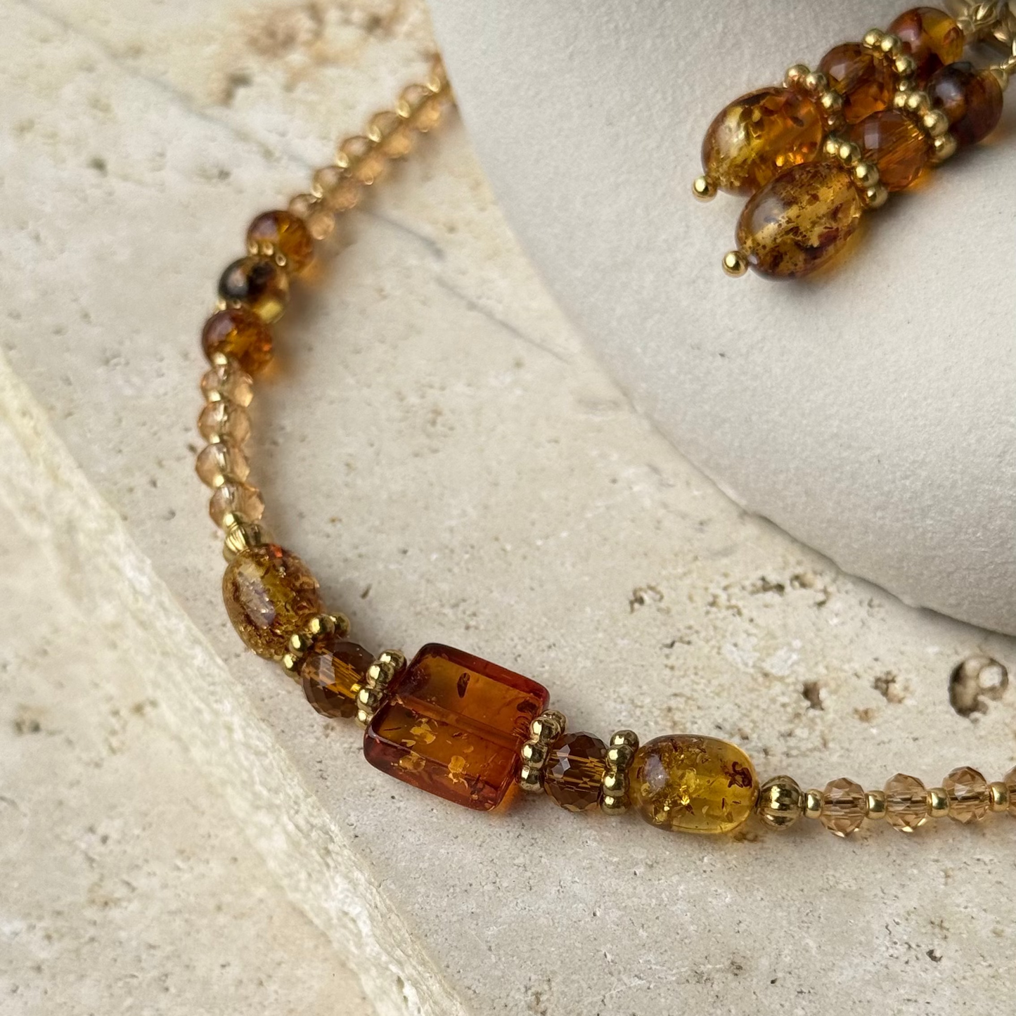 Collier Ambrine ; création