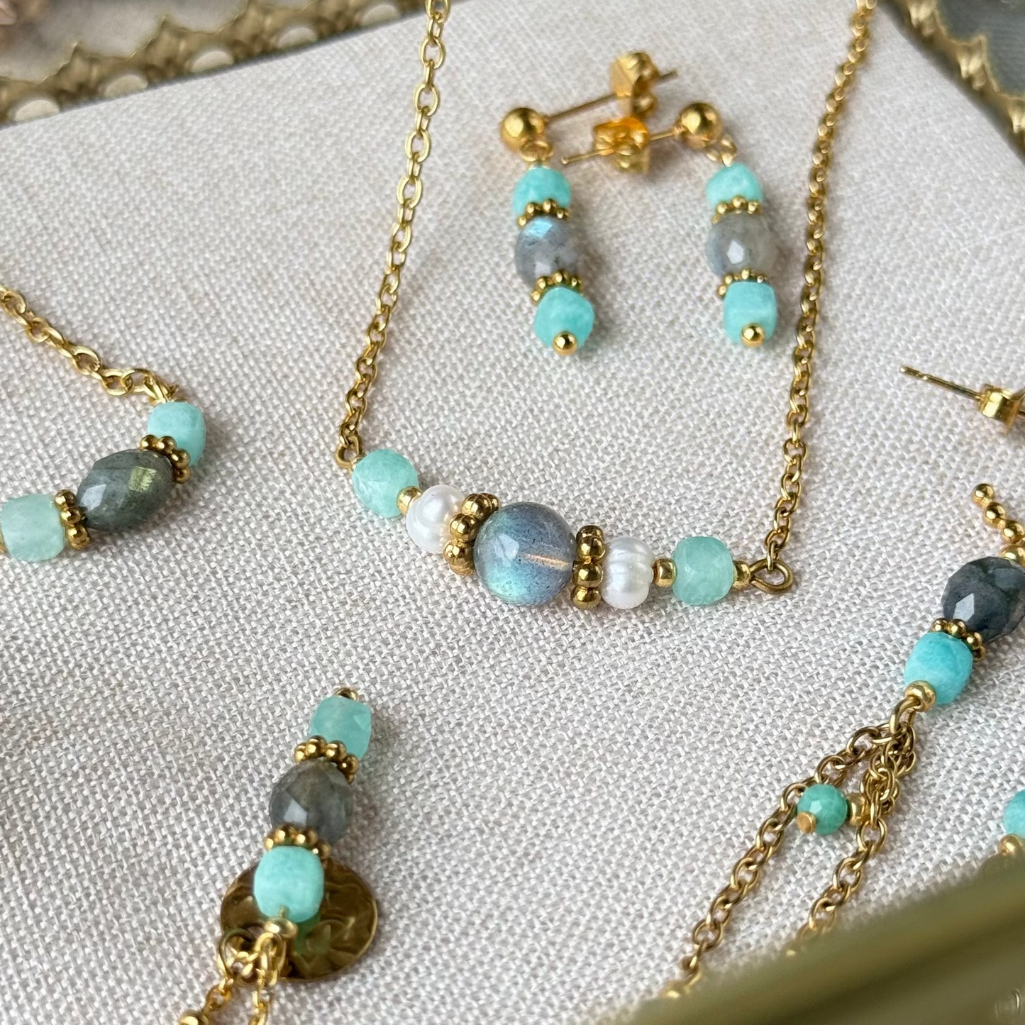 Collier Thea ; création