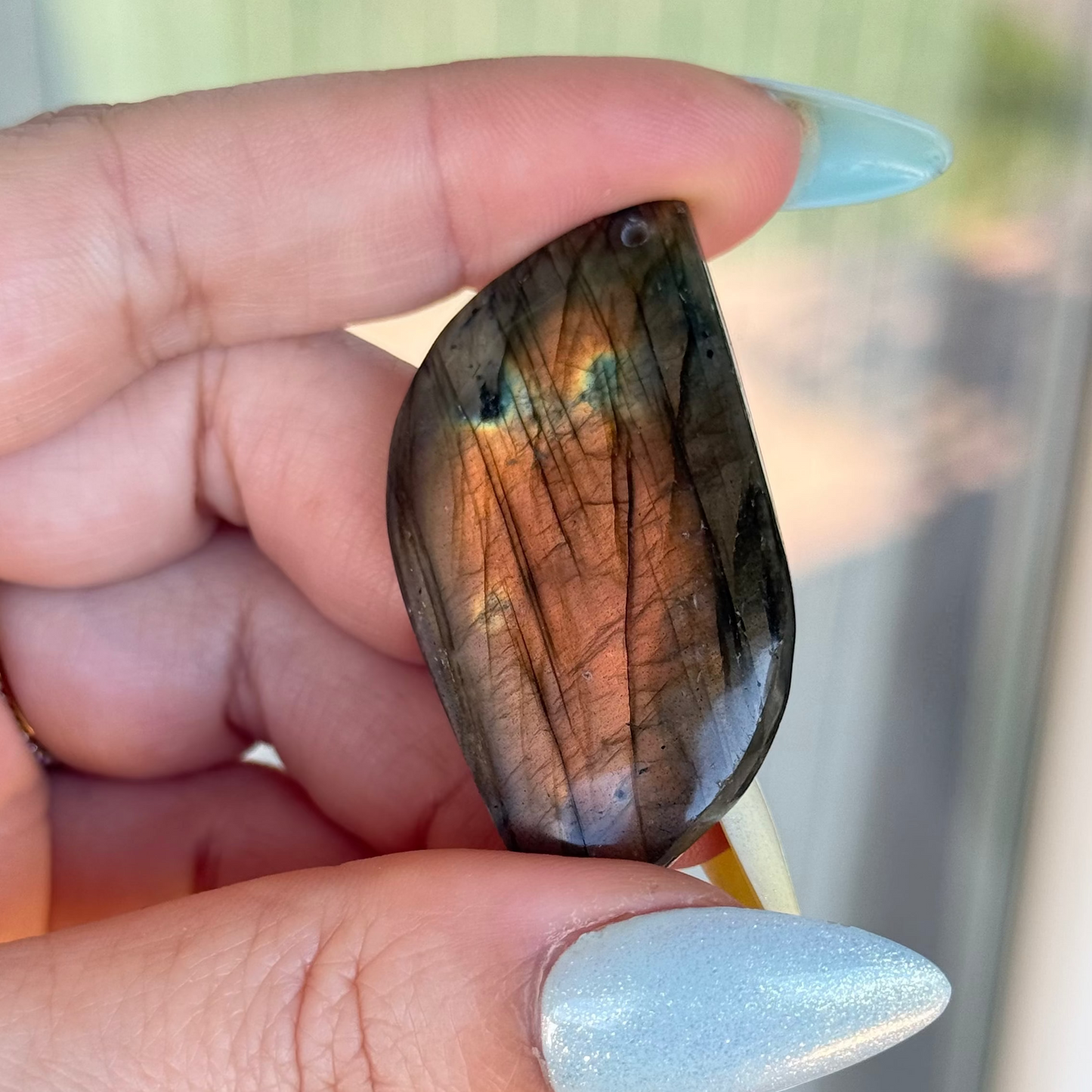 Pendentif labradorite reflet orangé et violet 51MM
