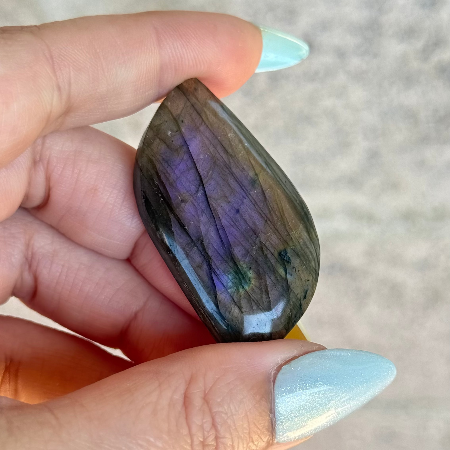Pendentif labradorite reflet orangé et violet 51MM
