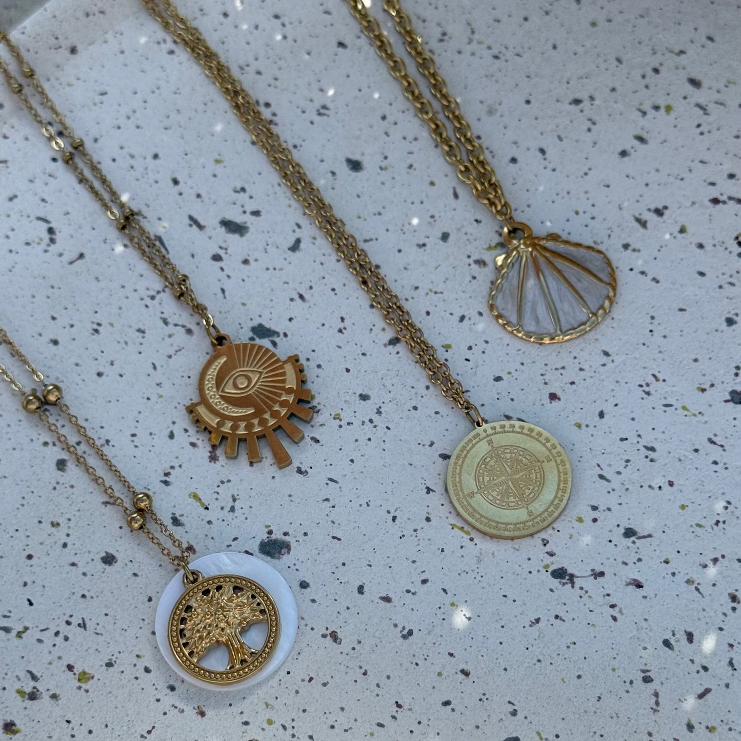 Collier Protection ; création