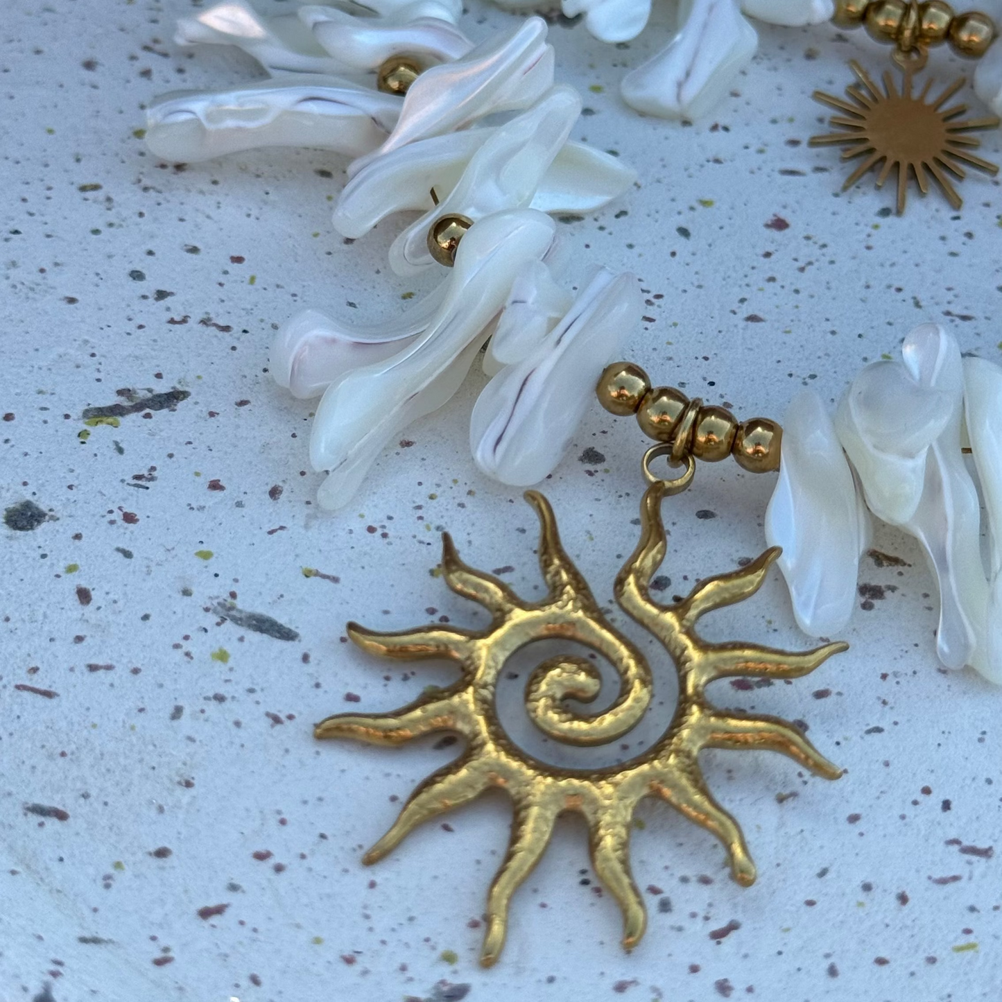 Collier Shell and Sun ; création