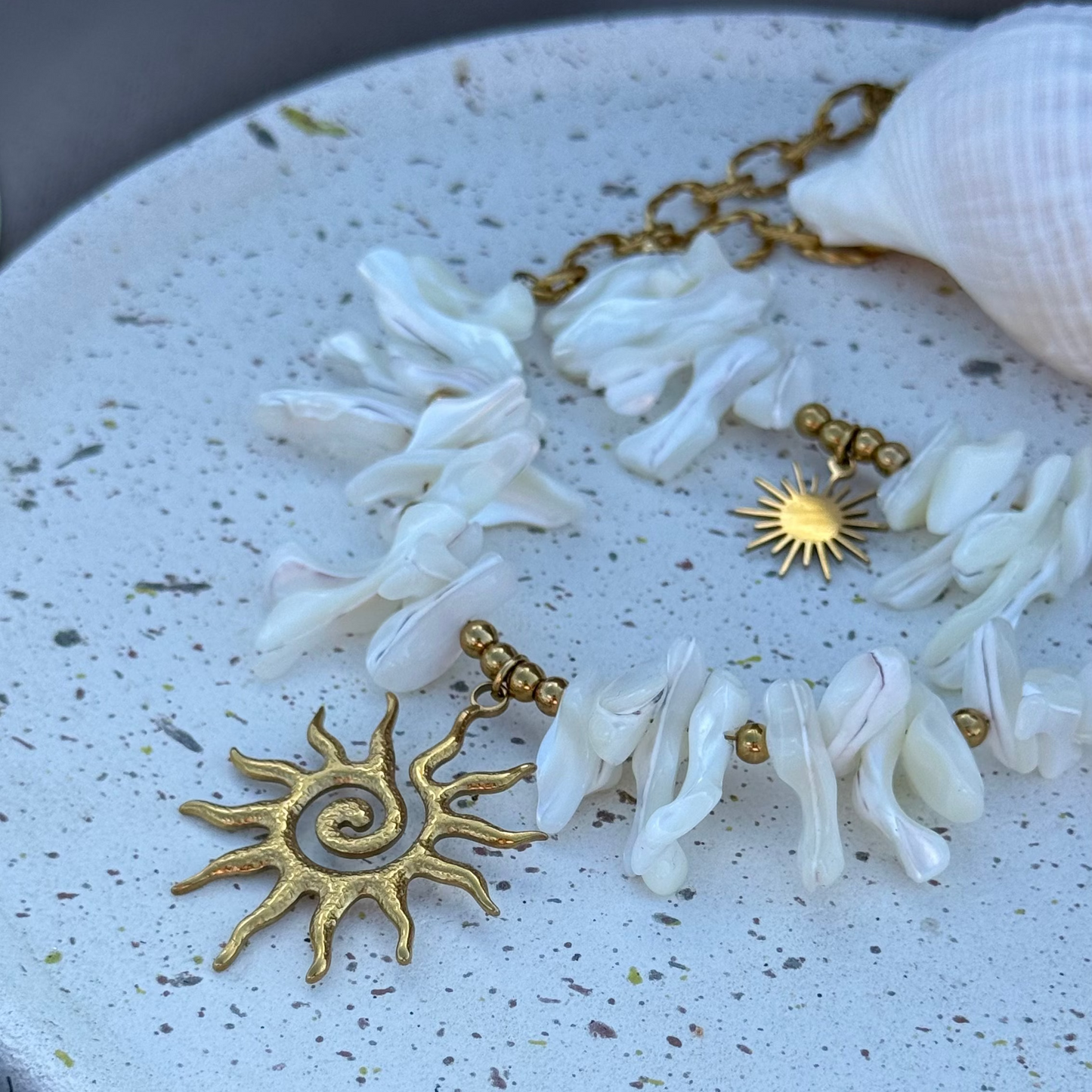 Collier Shell and Sun ; création