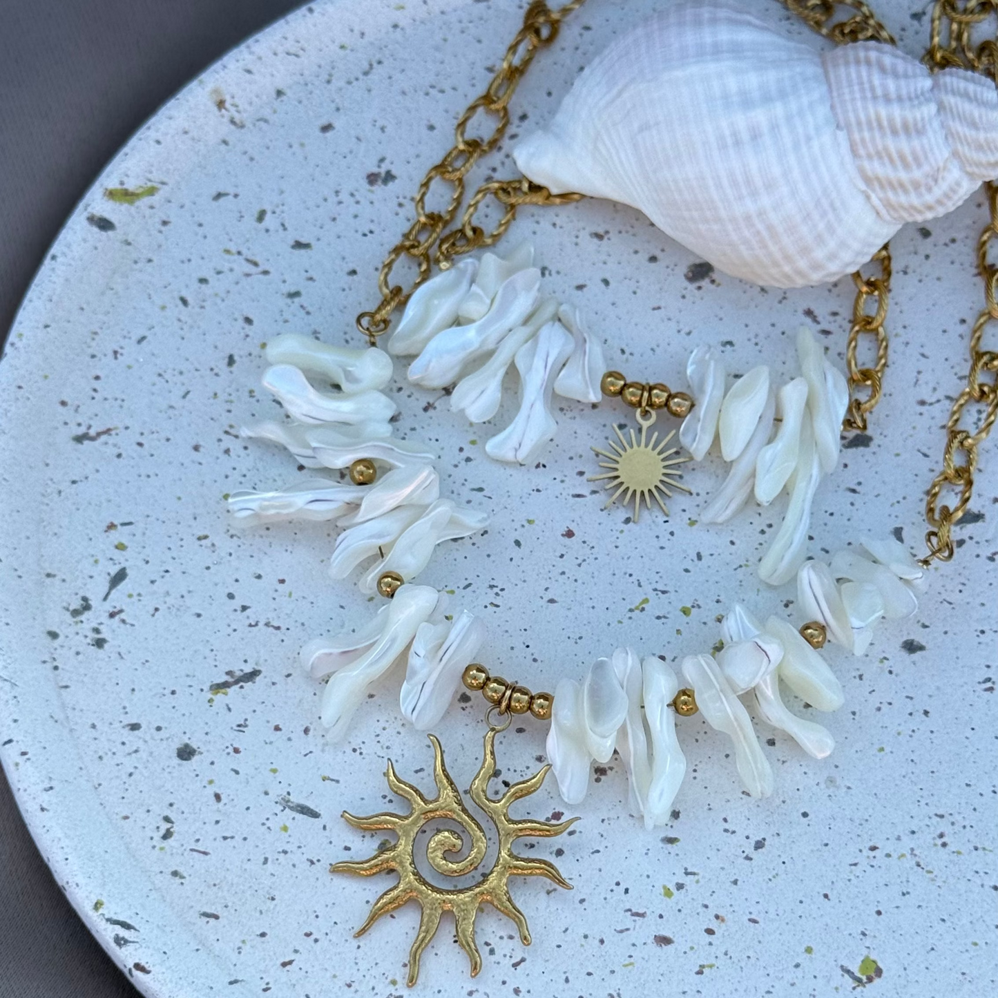 Collier Shell and Sun ; création