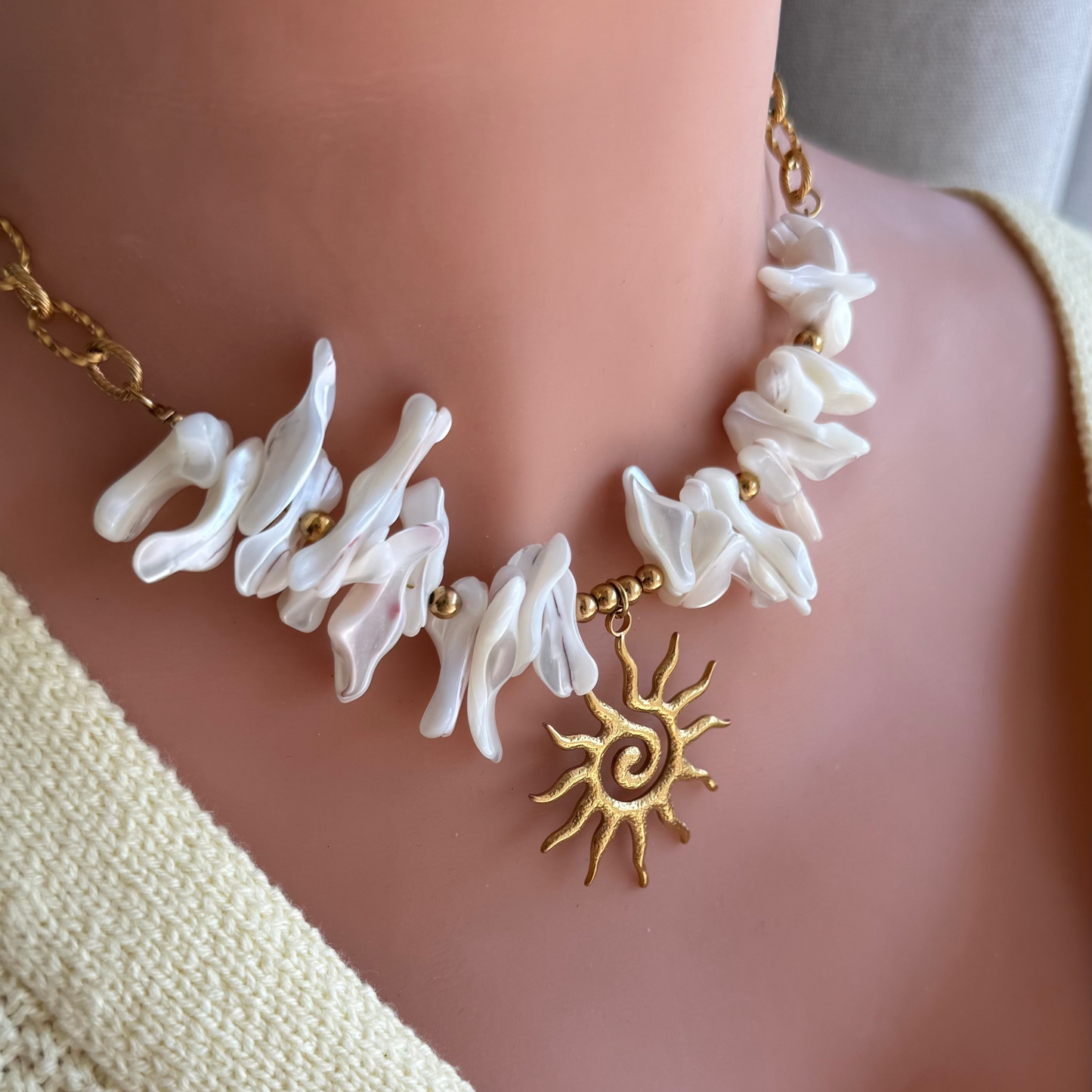 Collier Shell and Sun ; création