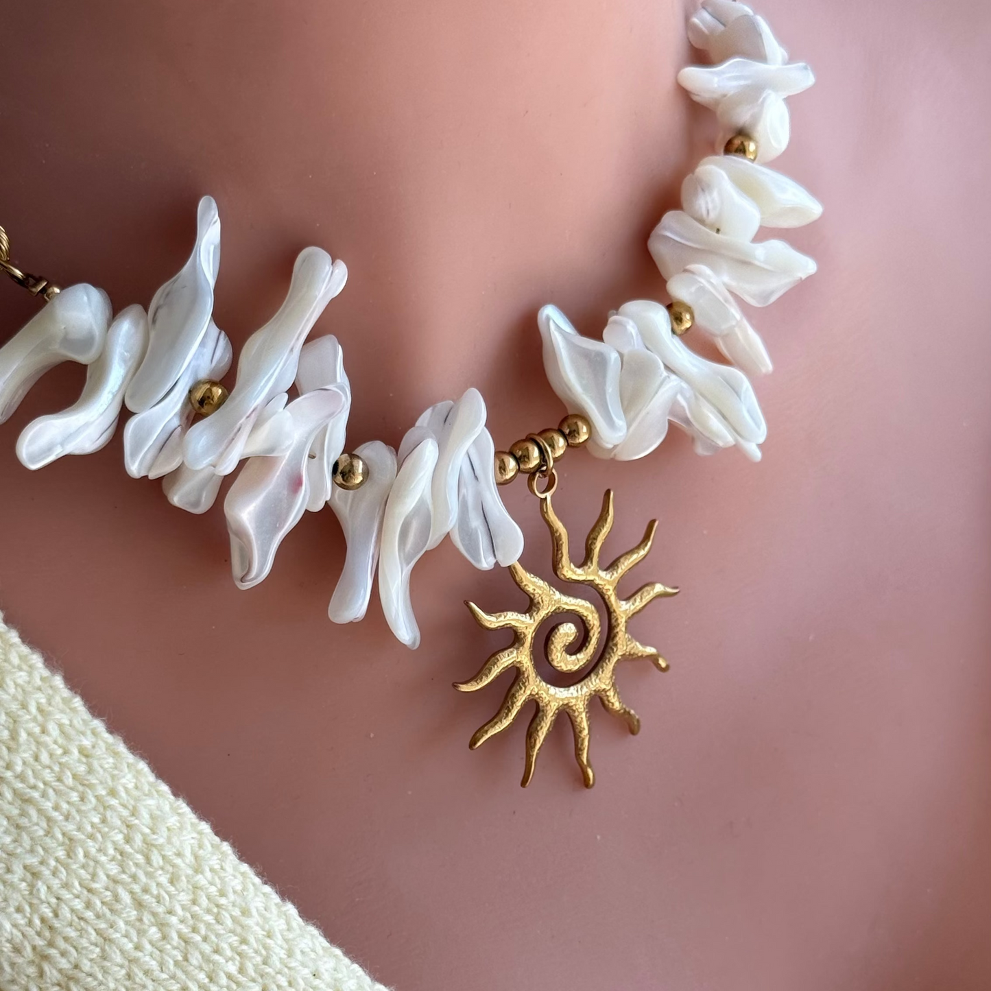 Collier Shell and Sun ; création