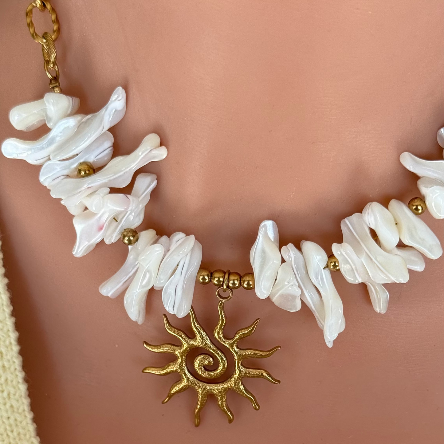 Collier Shell and Sun ; création