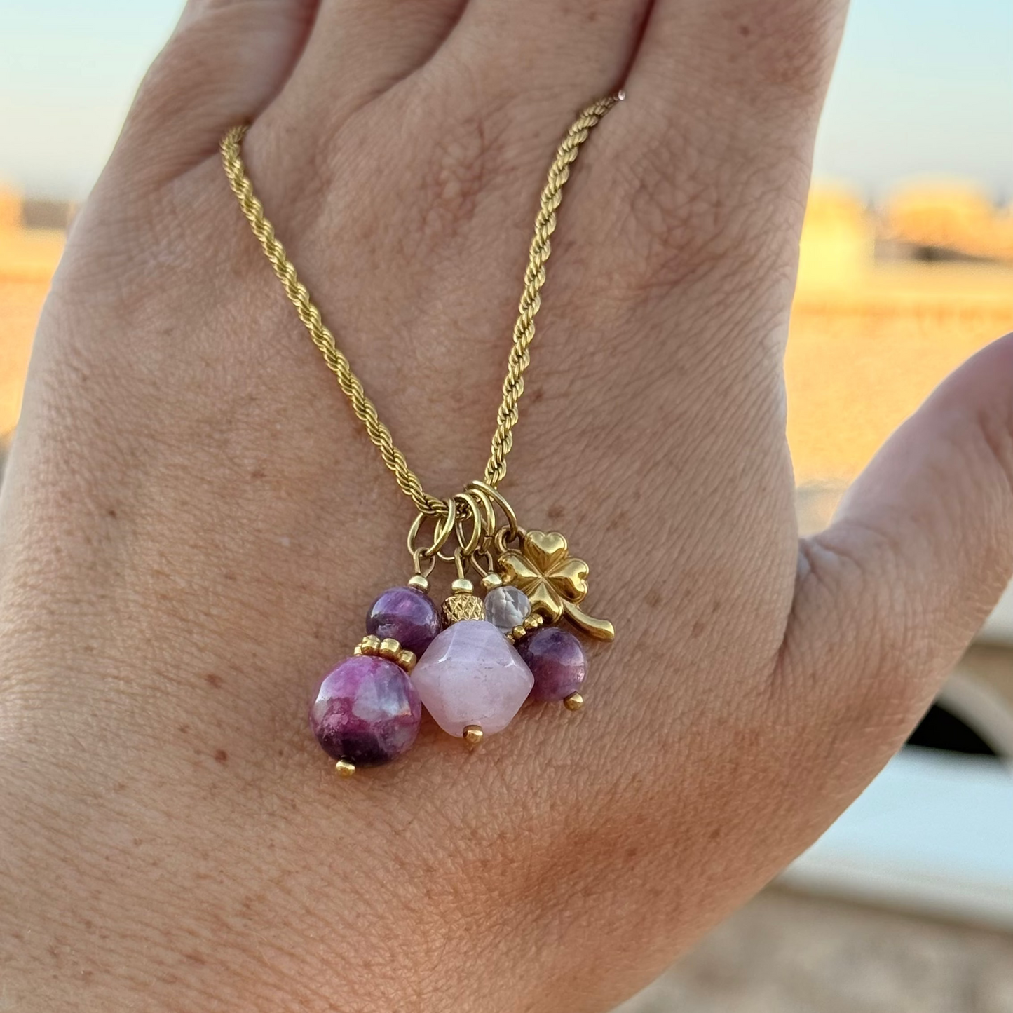 Collier Gri-gri Pink ; création