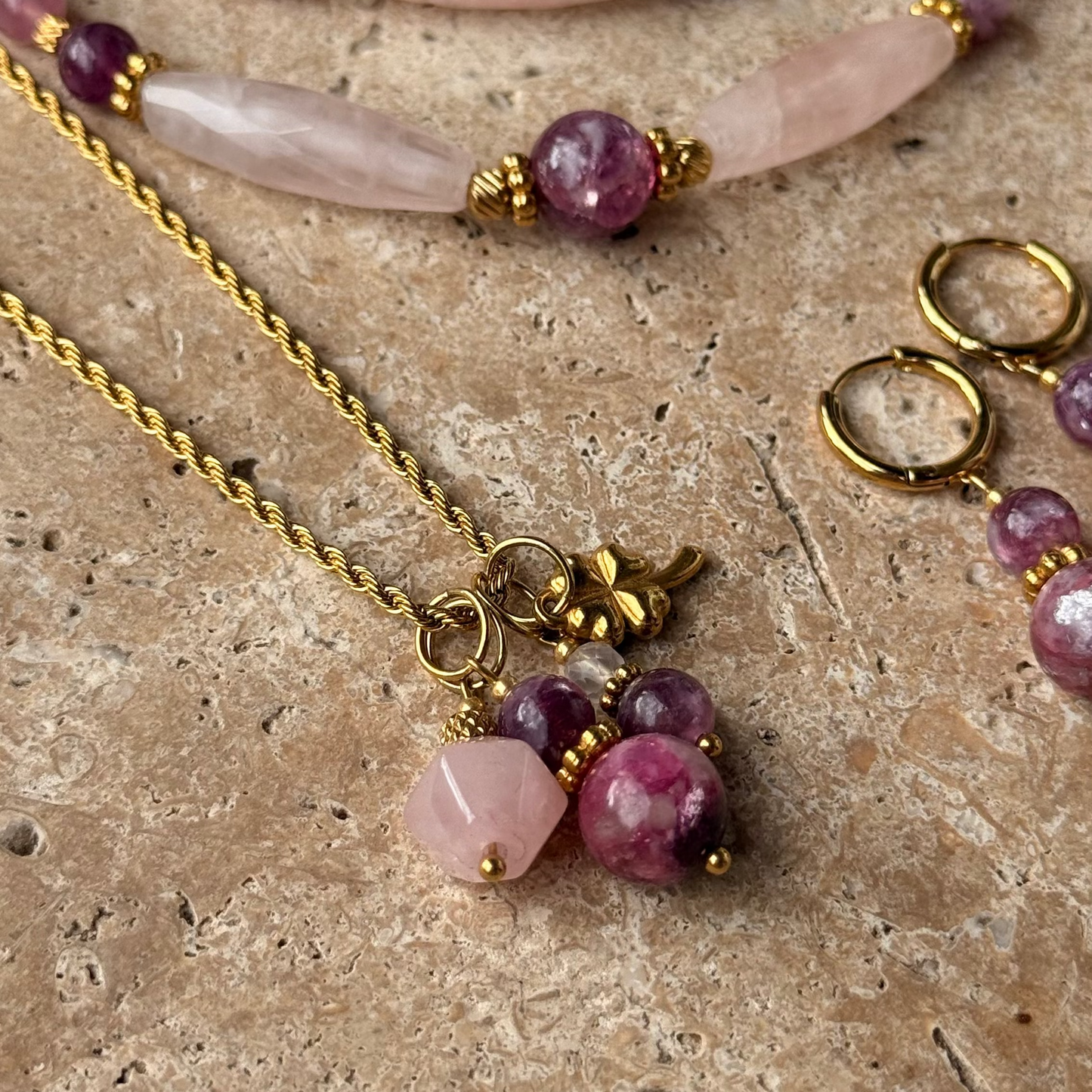 Collier Gri-gri Pink ; création