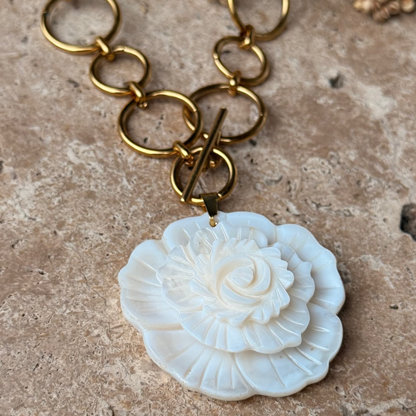 Collier Peony ; création