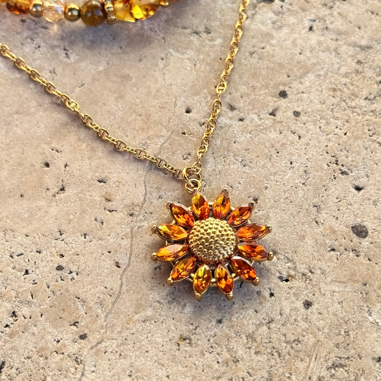 Collier Marguerite ambrée ; création