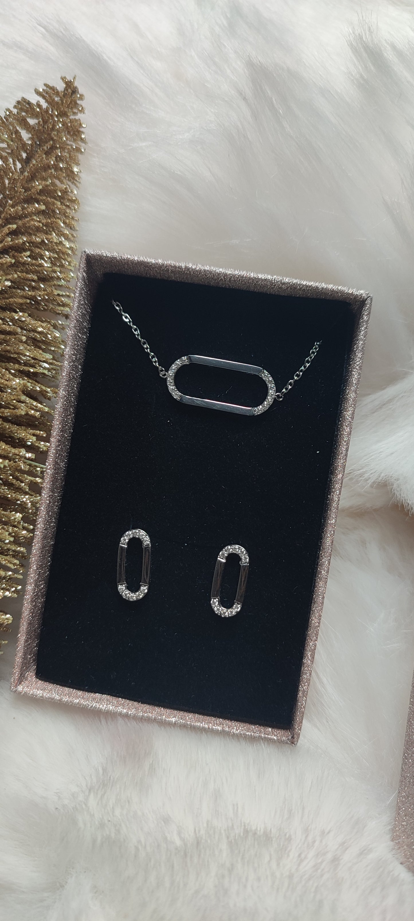 Coffret bracelet et puces d'oreilles